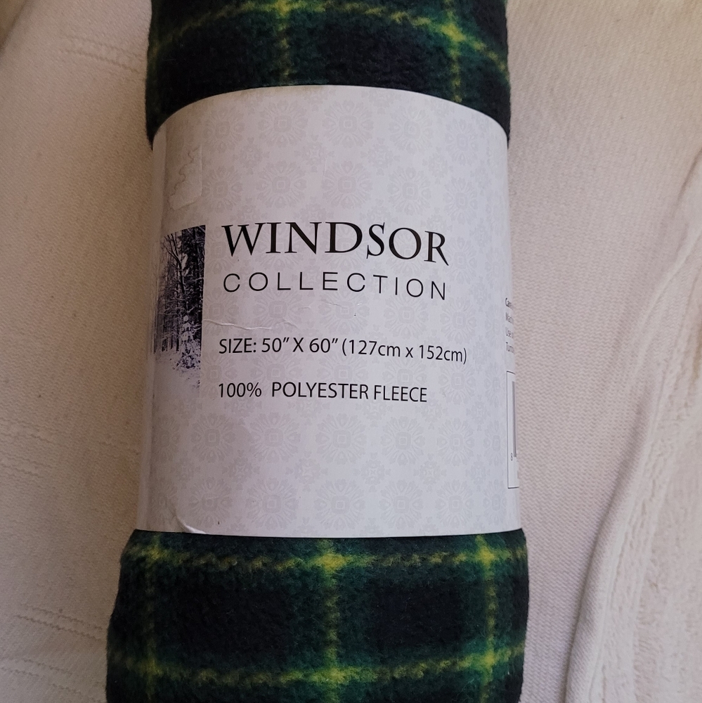 NWOT fleece throw